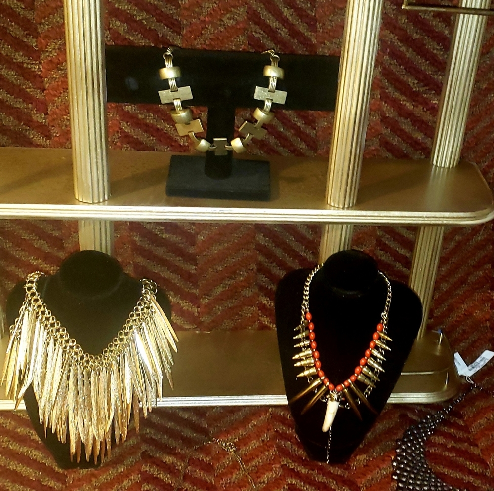 NECKWEAR FOR A FASHIONISTA